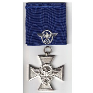 WW2 German medal 18 Year...