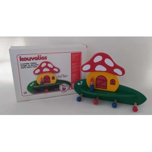 Kouvalias wood hanger